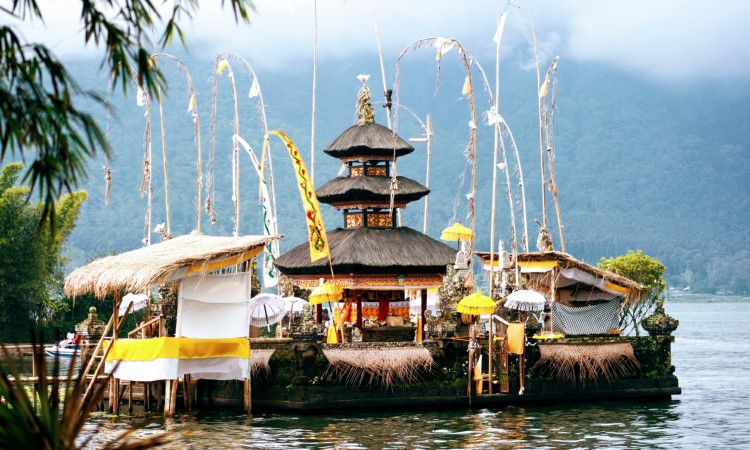 Danau Beratan Wisata Alam Eksotis Di Bedugul Bali De Bali