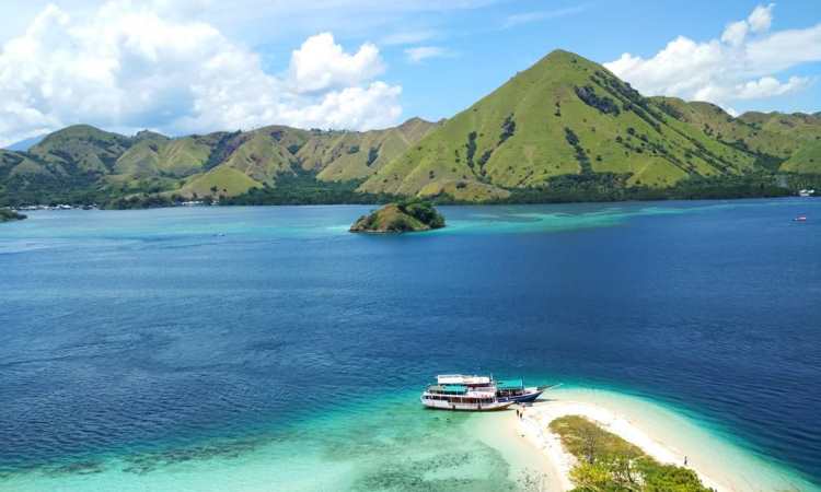 Pulau Kelor Labuan Bajo Destinasi Wisata Bahari Eksotis Yang Kaya