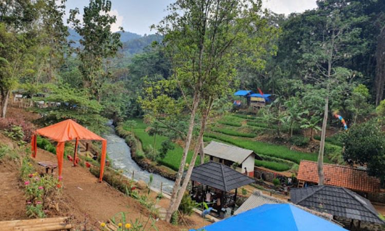 Curug Bangkong Air Terjun Indah Yang Sarat Misteri Di Kuningan De Java