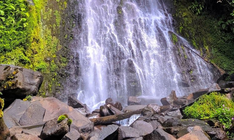 Curug Cisarua Pesona Air Terjun Indah Nan Eksotis Di Garut De Java