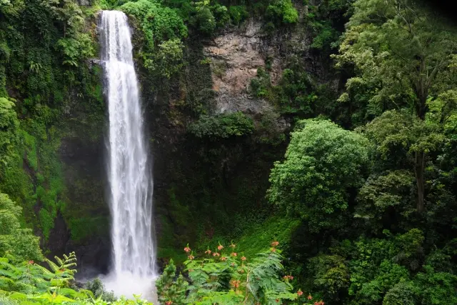 Curug Cimahi Bandung Air Terjun Tertinggi Dengan Pesona Layaknya