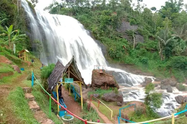 Curug Cikondang Air Terjun Cantik Dengan Suasana Alami Pedesaan Di