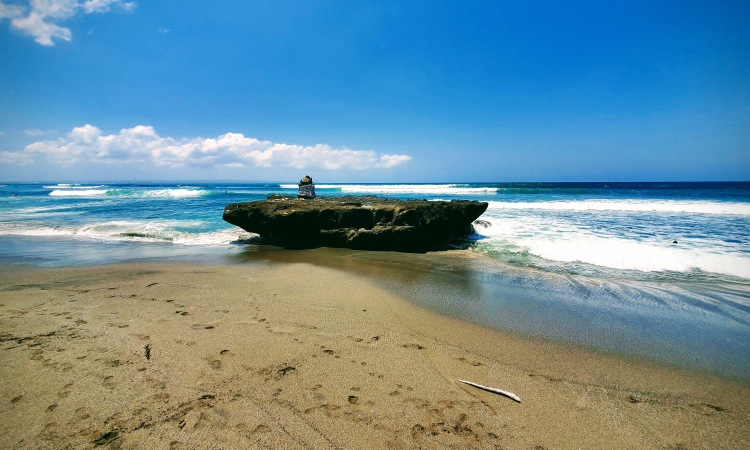 Pantai Batu Bolong Bali Daya Tarik Lokasi And Harga Tiket De Bali