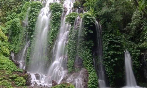 Air Terjun Banyu Wana Amertha, Air Terjung Unik & Eksotis Di Buleleng ...