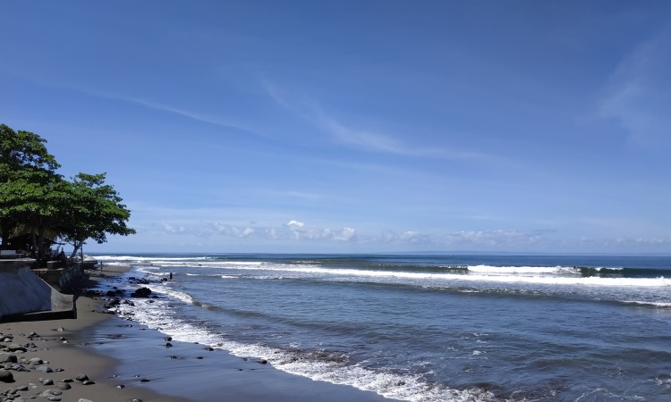 Pesona Pantai Medewi Pekutatan, Tempat Berselancar Favorit di Bali ...