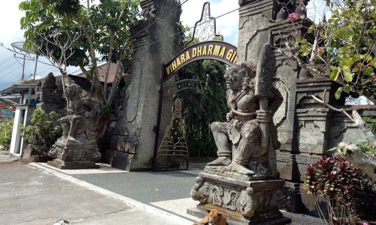 Vihara Dharma Giri, Mengunjungi Patung Budha Tidur Di Tabanan Bali - De ...