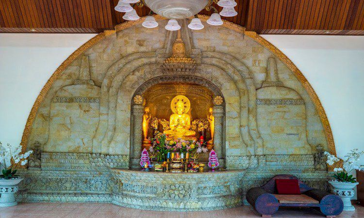 Vihara Dharma Giri, Mengunjungi Patung Budha Tidur Di Tabanan Bali - De ...