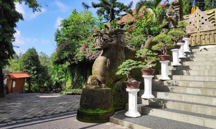 Vihara Dharma Giri, Mengunjungi Patung Budha Tidur Di Tabanan Bali - De ...