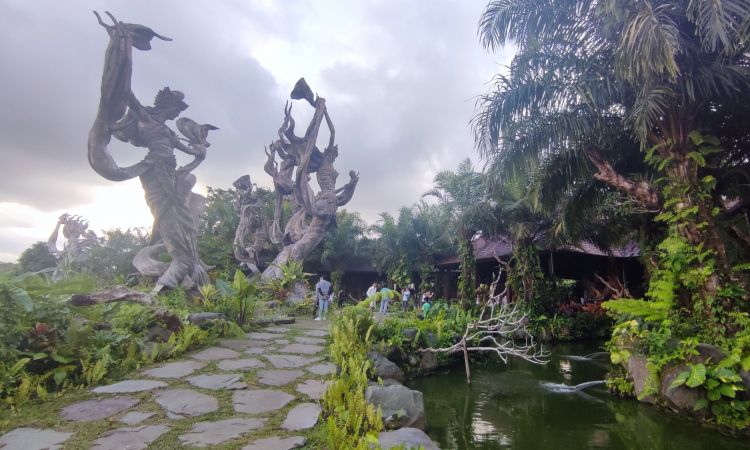 Taman Dedari Ubud, Resto Unik Perpaduan Seni & Keindahan Alam Di ...