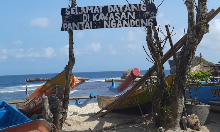 Pantai Ngandong, Pesona Pantai Indah & Bukit Karang Eksotis Di Gunung ...