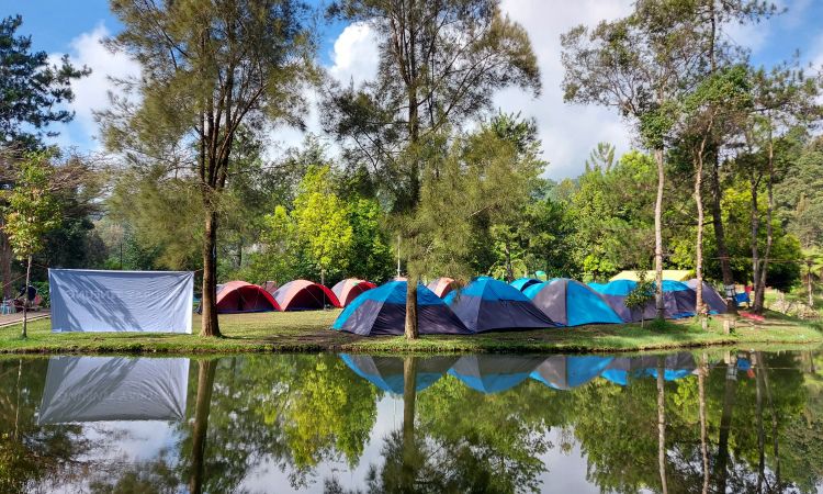 15 Tempat Camping Di Bogor Yang Paling Hits - De Java