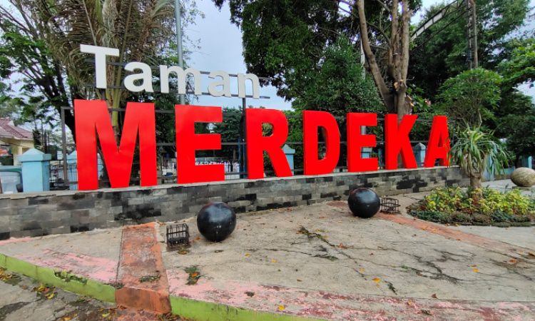 15 Taman Keren Di Depok Untuk Tempat Bersantai - De Java