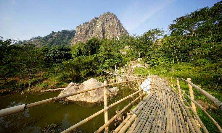 Gunung Parang, Spot Panjat Tebing Tertinggi Se-Asia Tenggara Di ...